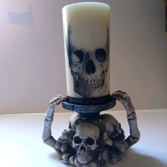 M. of W.G. Other - Unscented skull candle w/ 3 headed skeleton pillar
